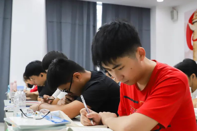 16022280766744611EMV.jpg 640-7.jpg